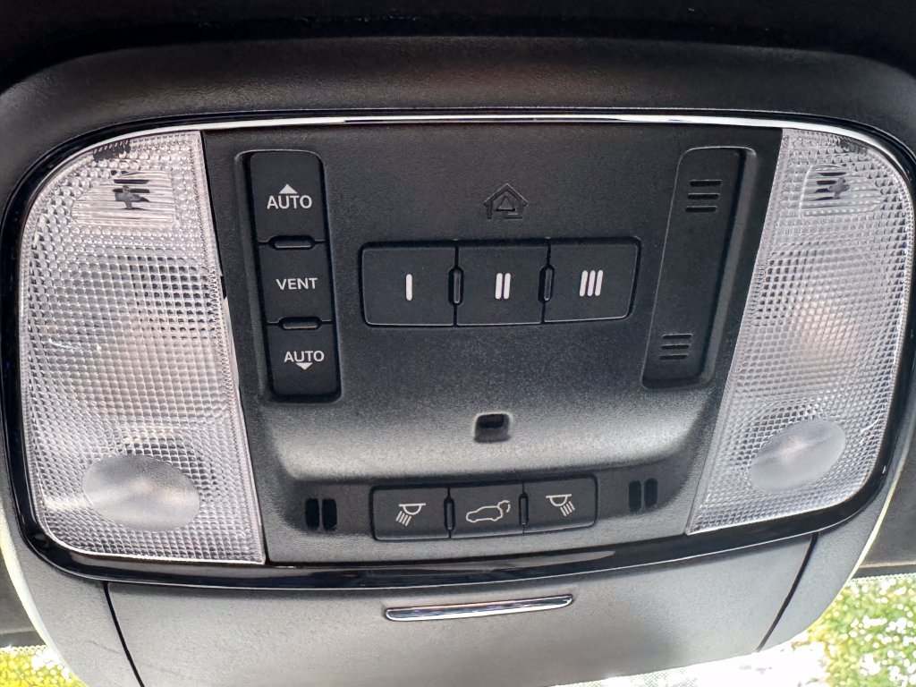 Used 2024 Dodge Durango SRT AWD/4WD image 32