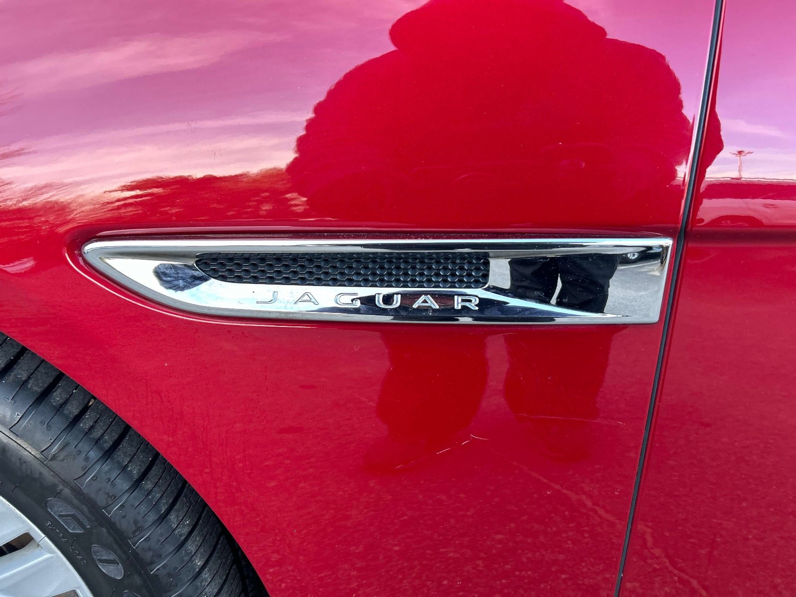 Used 2017 Jaguar XF Premium image 11