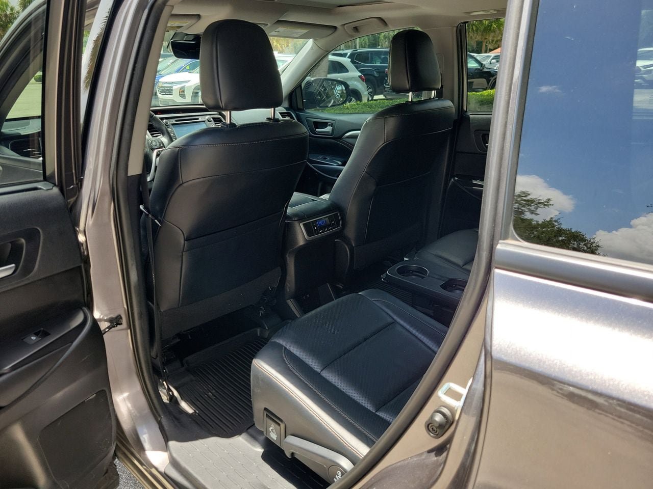 Used 2019 Toyota Highlander Limited AWD/4WD image 10