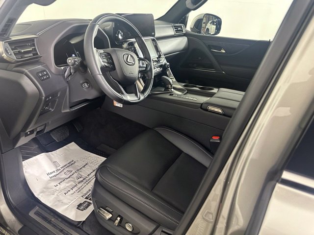 Used 2025 Lexus LX 700h Luxury AWD/4WD image 21