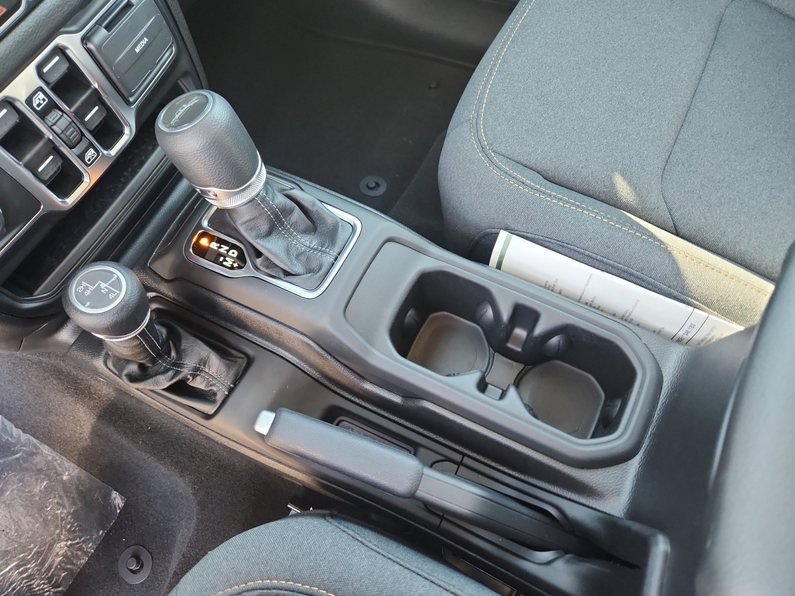 New 2025 Jeep Gladiator Sport image 16