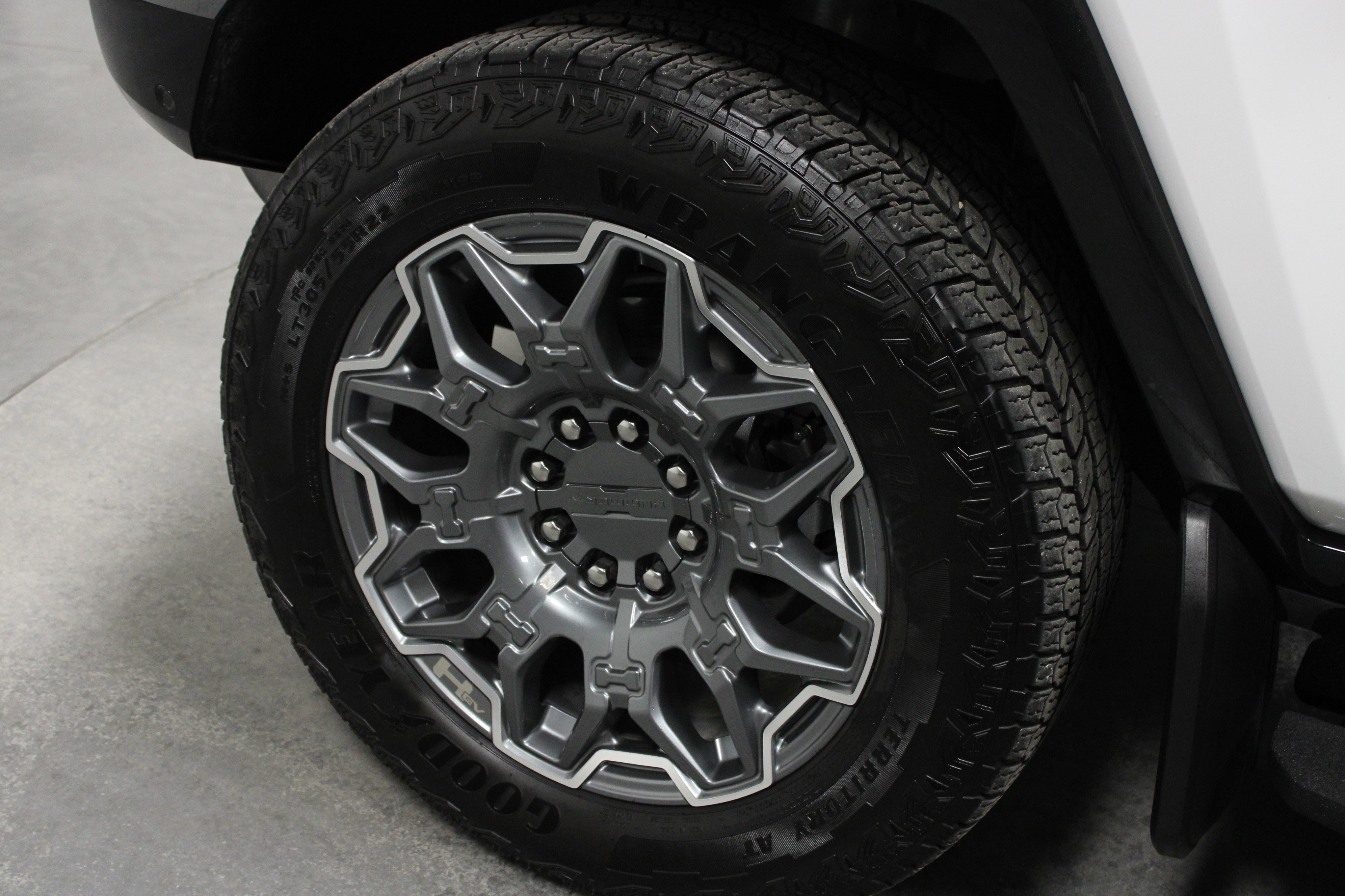 Used 2025 GMC Hummer EV 3X w/ LPO, Sport Package image 10