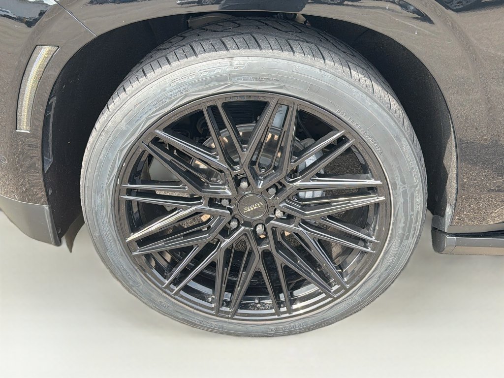 Used 2025 Chevrolet Tahoe High Country AWD/4WD image 36