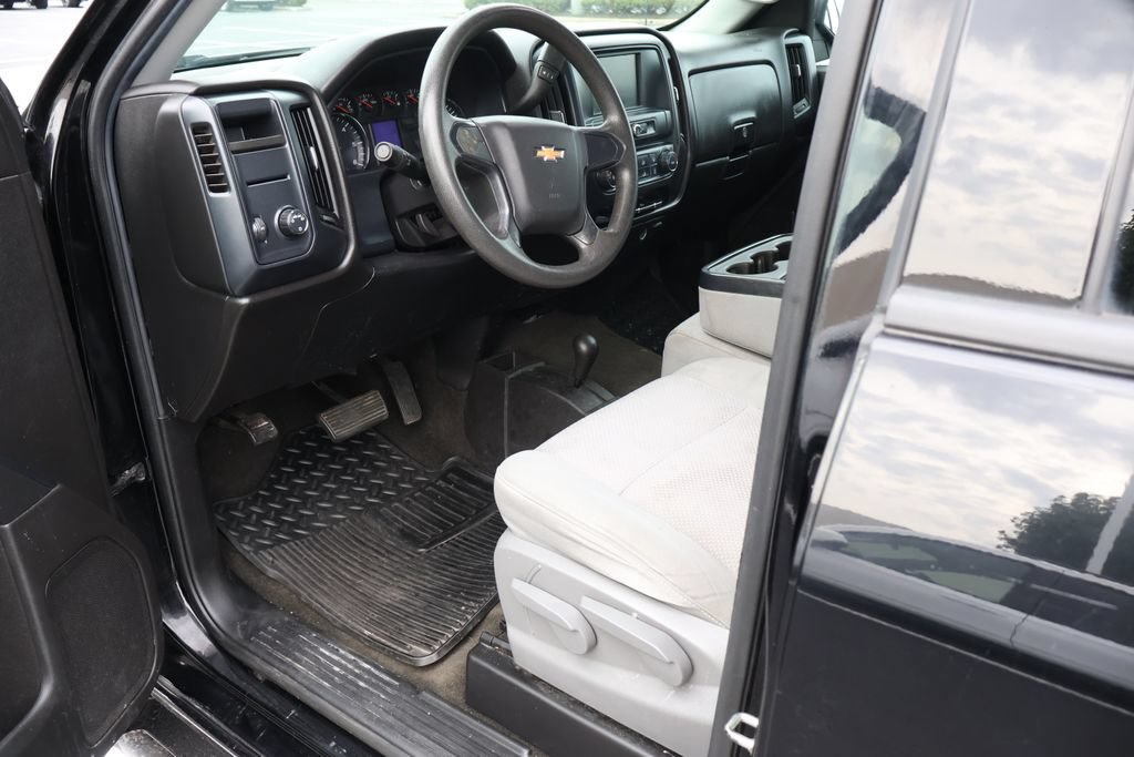 Used 2018 Chevrolet Silverado 1500 Custom w/ Custom Value Package AWD/4WD image 11