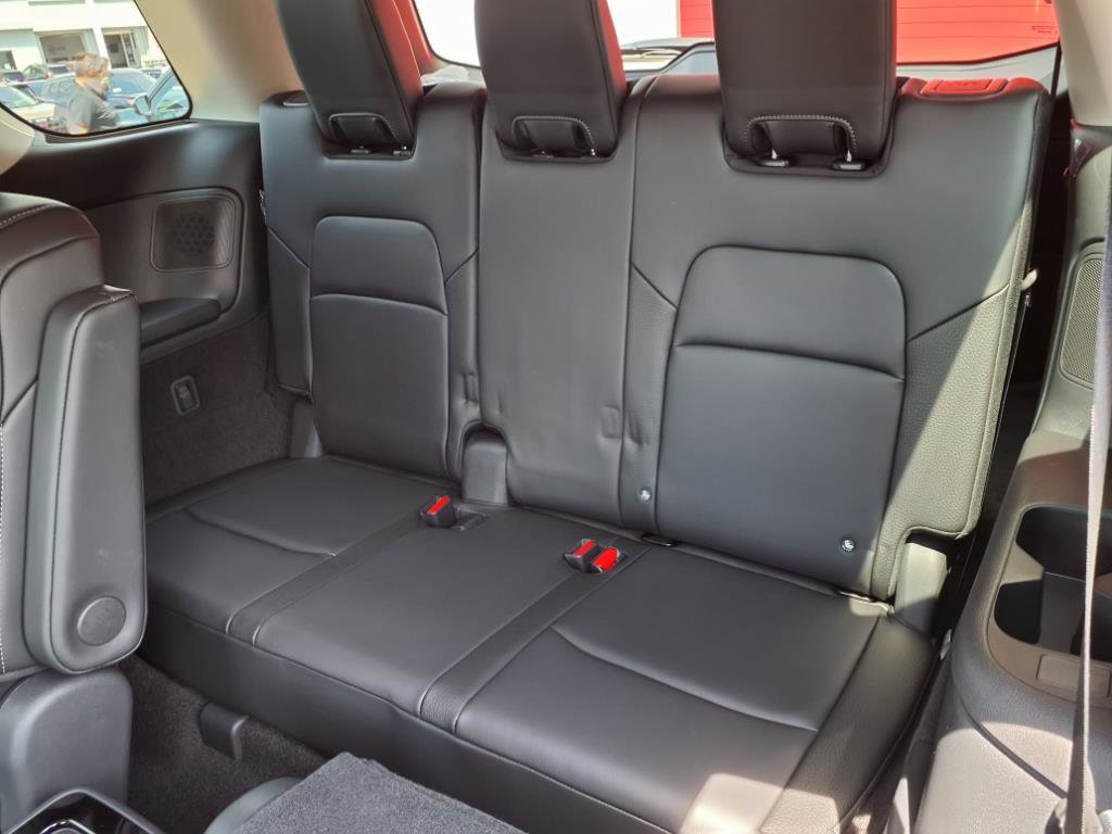 New 2025 Nissan Pathfinder SL w/ SL Premium Package image 9