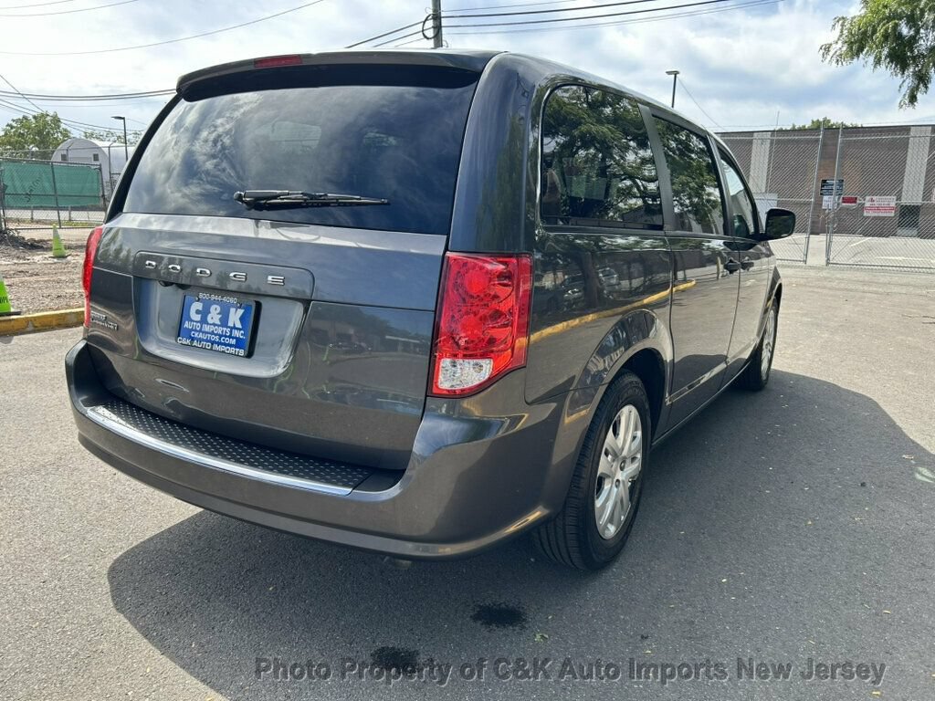 Used 2019 Dodge Grand Caravan SE w/ UConnect Hands-Free Group FWD image 10
