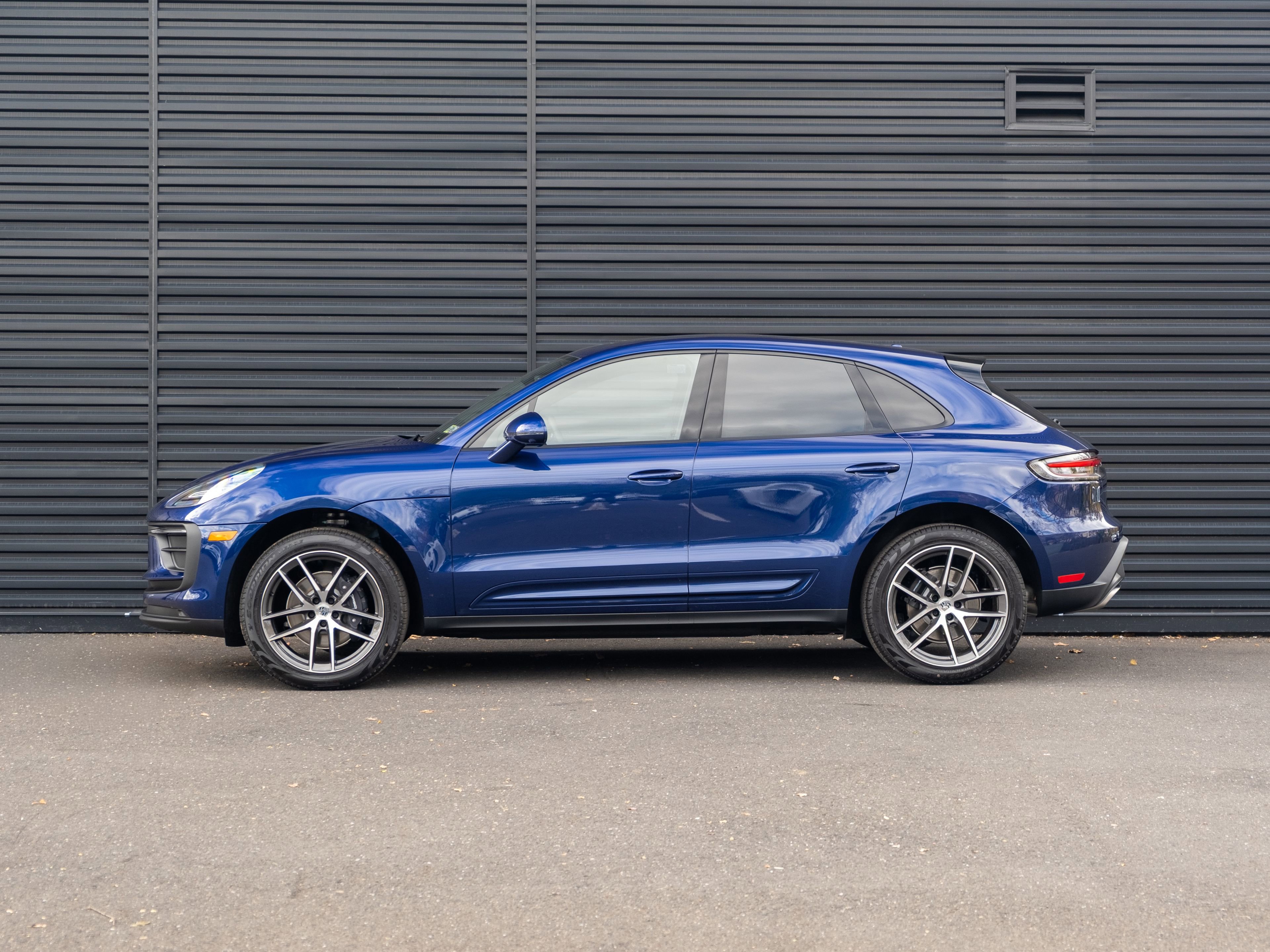 Certified 2026 Porsche Macan AWD/4WD image 2