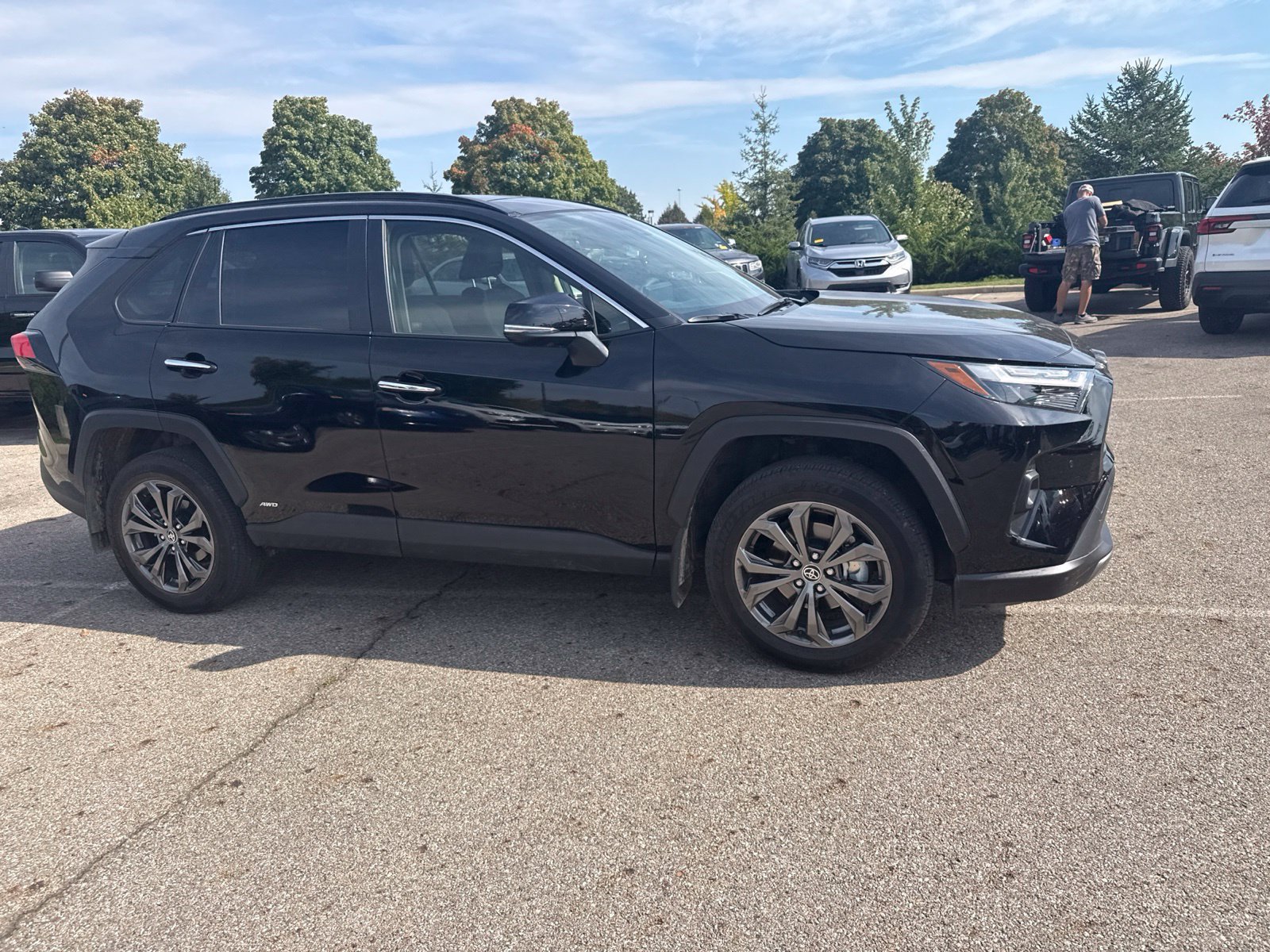 Used 2025 Toyota RAV4 Limited w/ Advanced Technology Package AWD/4WD image 4
