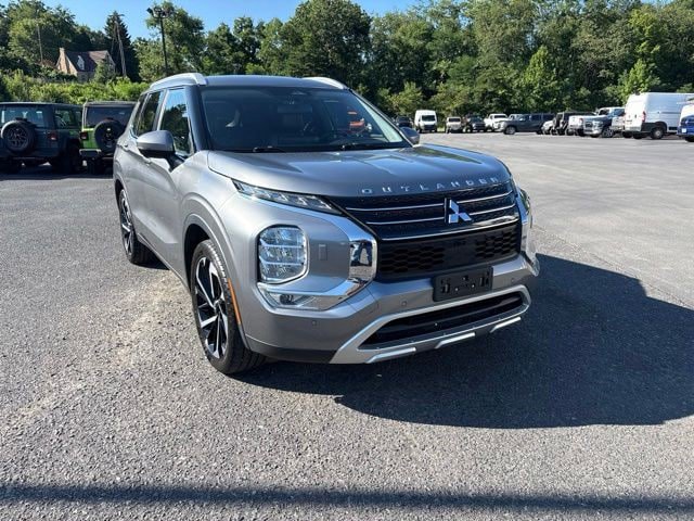 Used 2023 Mitsubishi Outlander SE AWD/4WD image 6