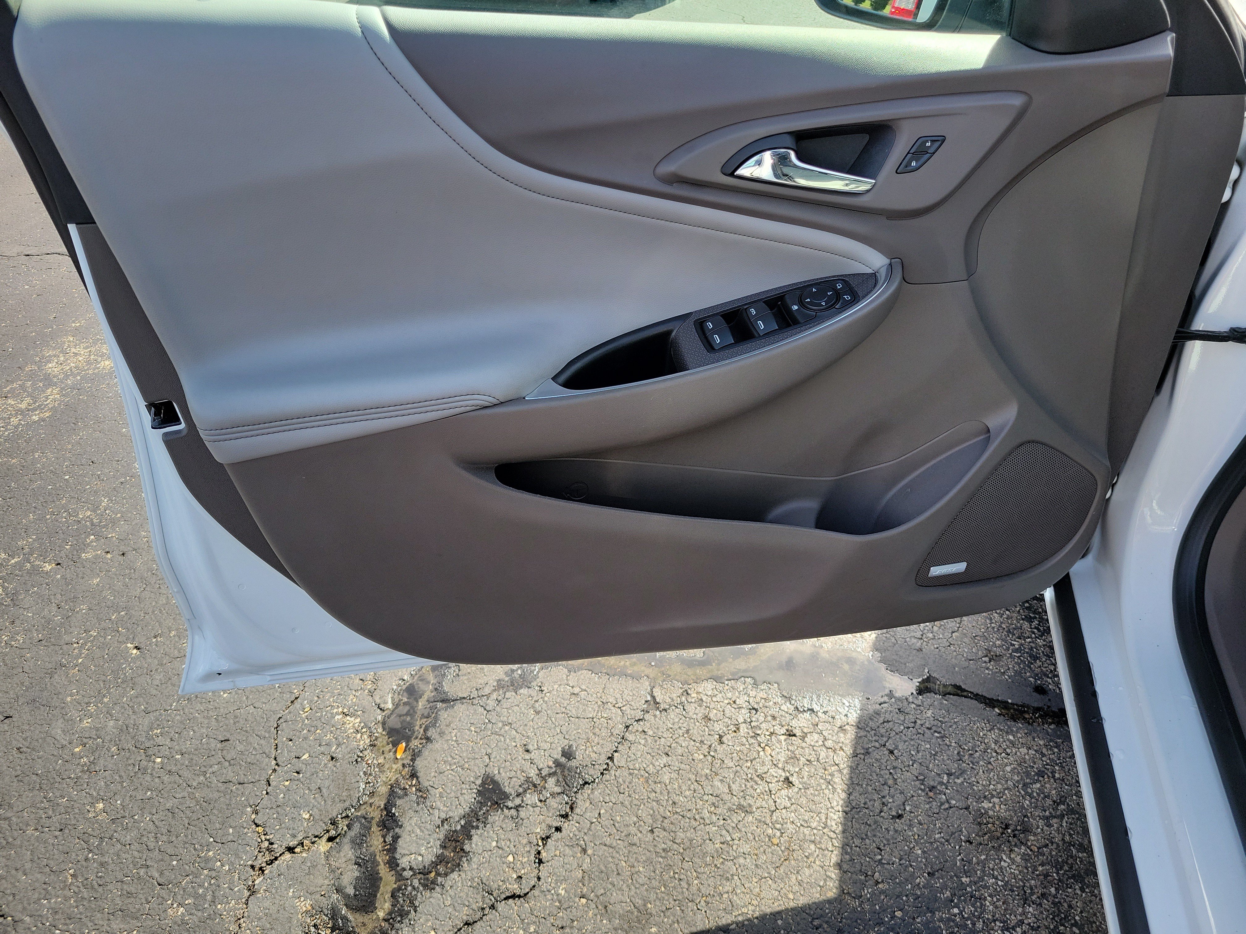 Used 2018 Chevrolet Malibu LT w/ Leather Package FWD image 18