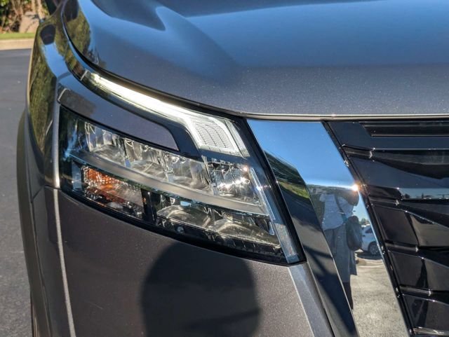 Used 2024 Nissan Pathfinder SL FWD image 10