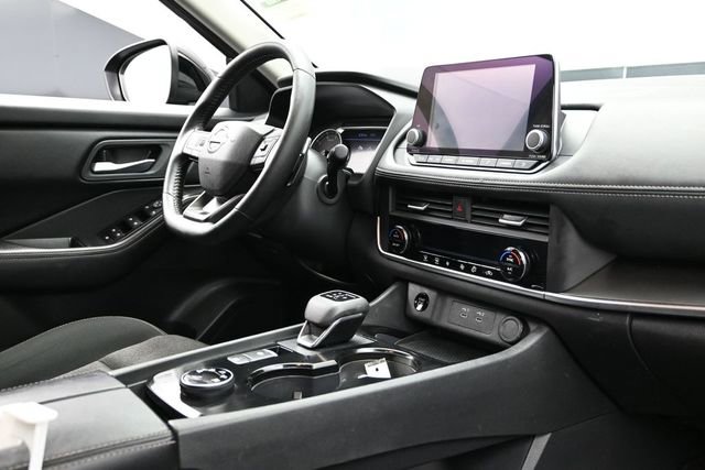 Used 2025 Nissan Rogue SV AWD/4WD image 17