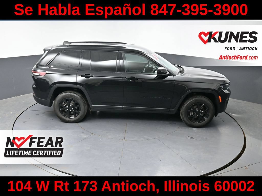 Used 2025 Jeep Grand Cherokee Altitude AWD/4WD image 49