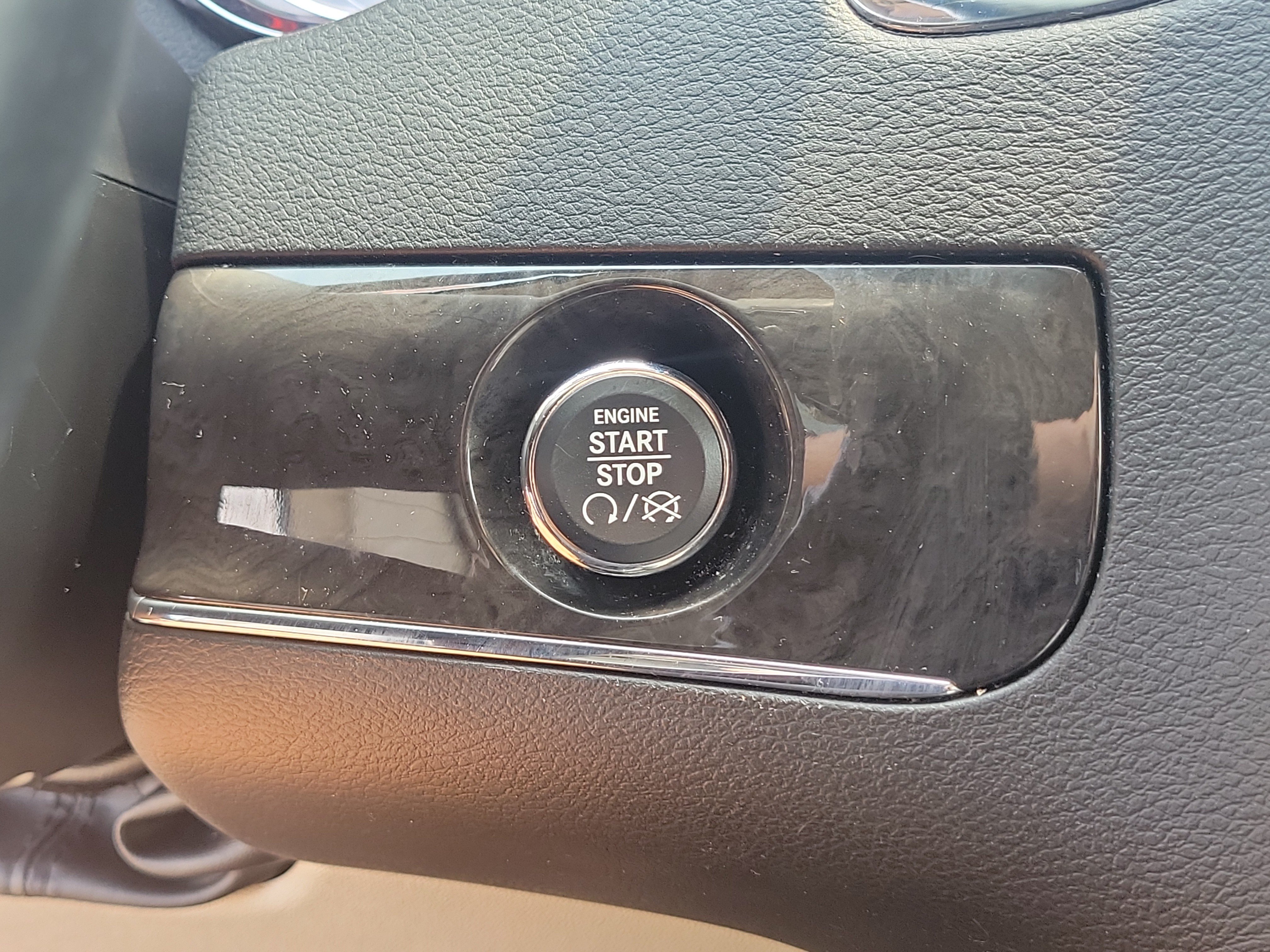 Used 2015 Chrysler Town & Country Touring-L w/ Driver Convenience Group FWD image 30