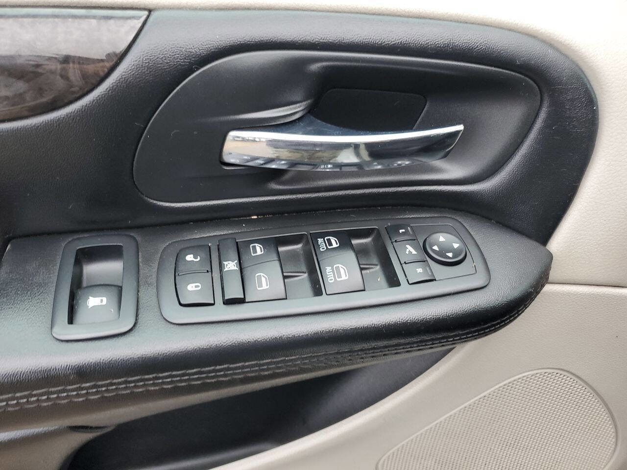 Used 2019 Dodge Grand Caravan SE image 13