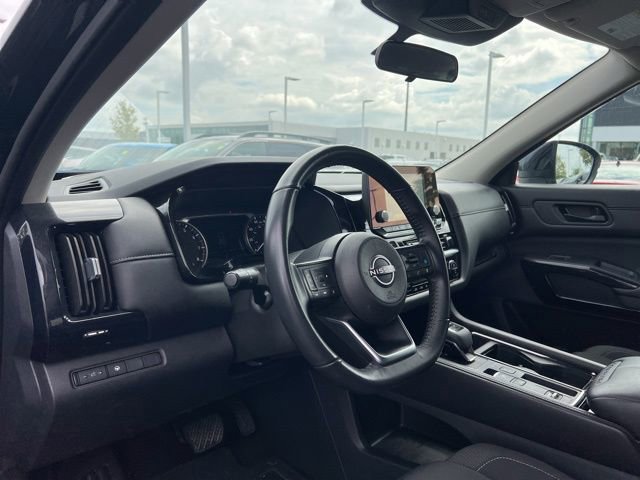 Used 2024 Nissan Pathfinder SV image 9