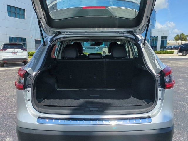 Certified 2022 Nissan Rogue Sport SV w/ Technology Package AWD/4WD image 14
