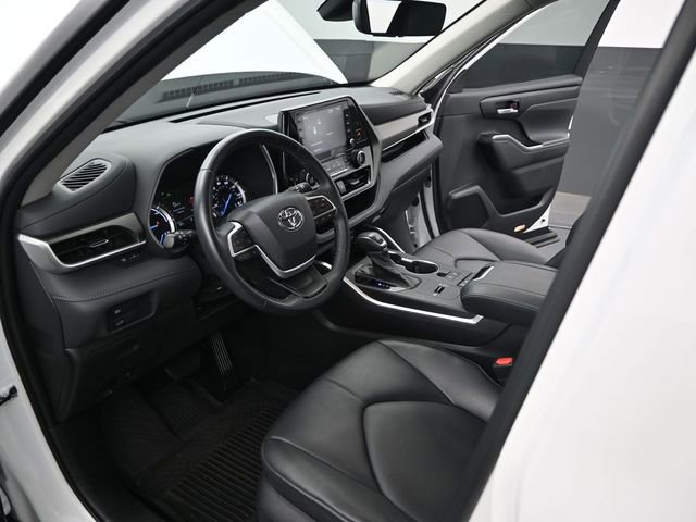 Used 2022 Toyota Highlander XLE image 4