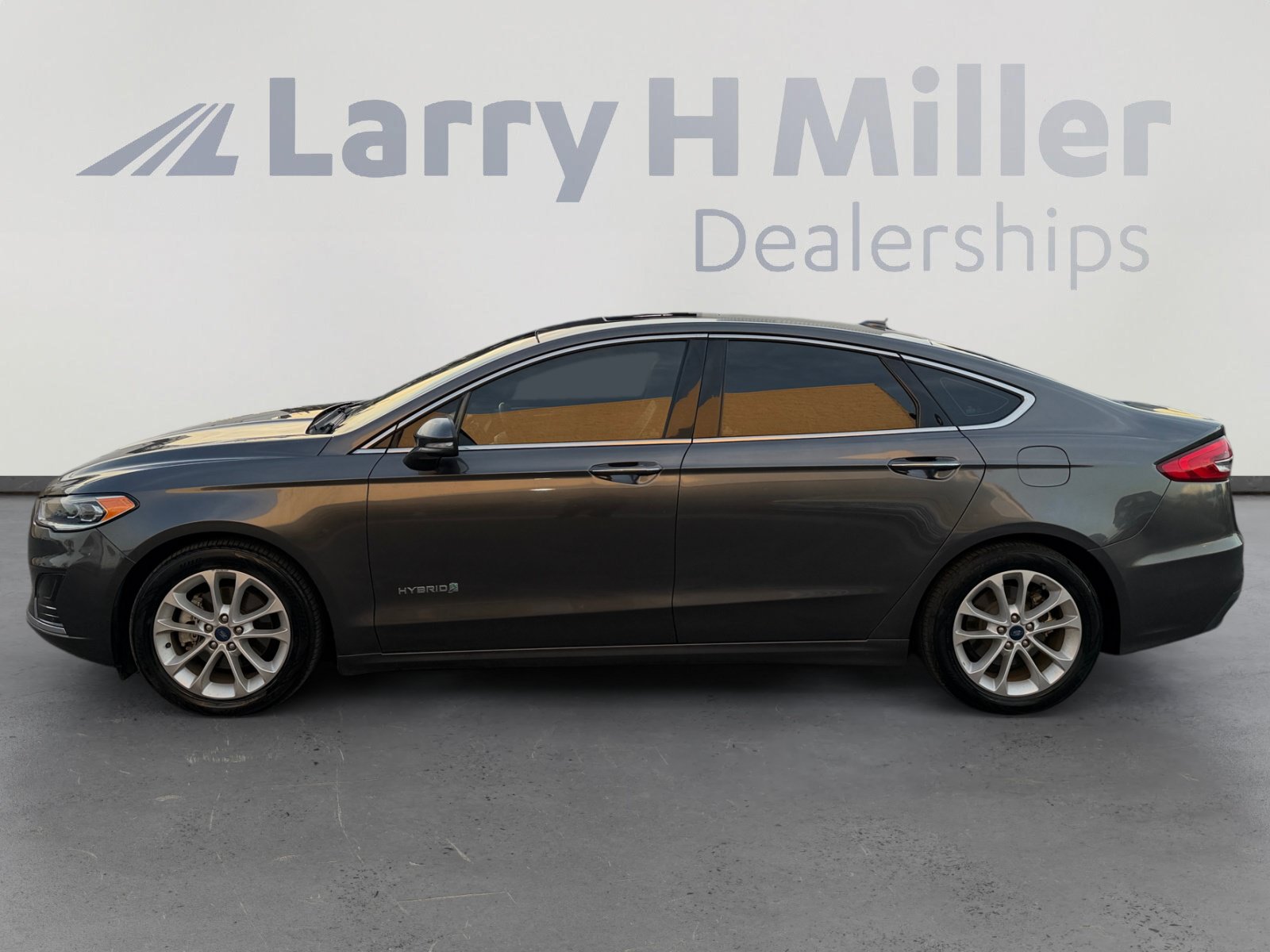 Used 2019 Ford Fusion SEL FWD image 2