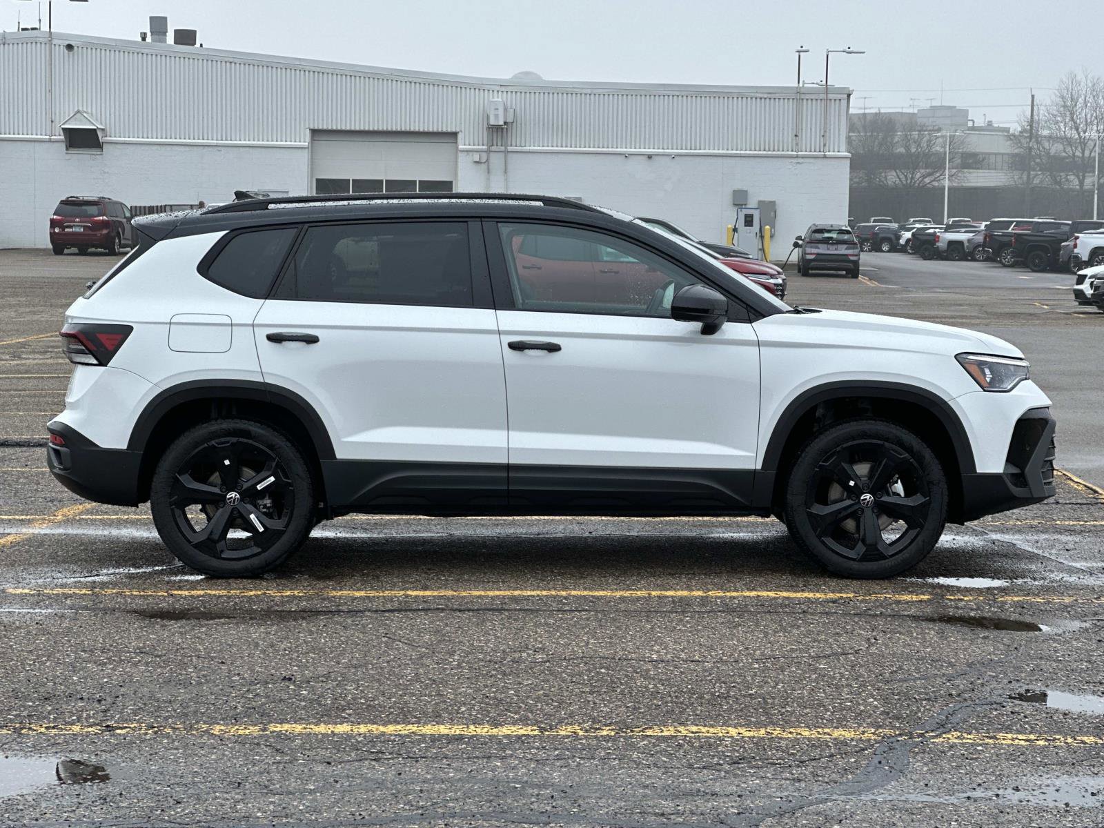 New 2026 Volkswagen Taos SE image 6