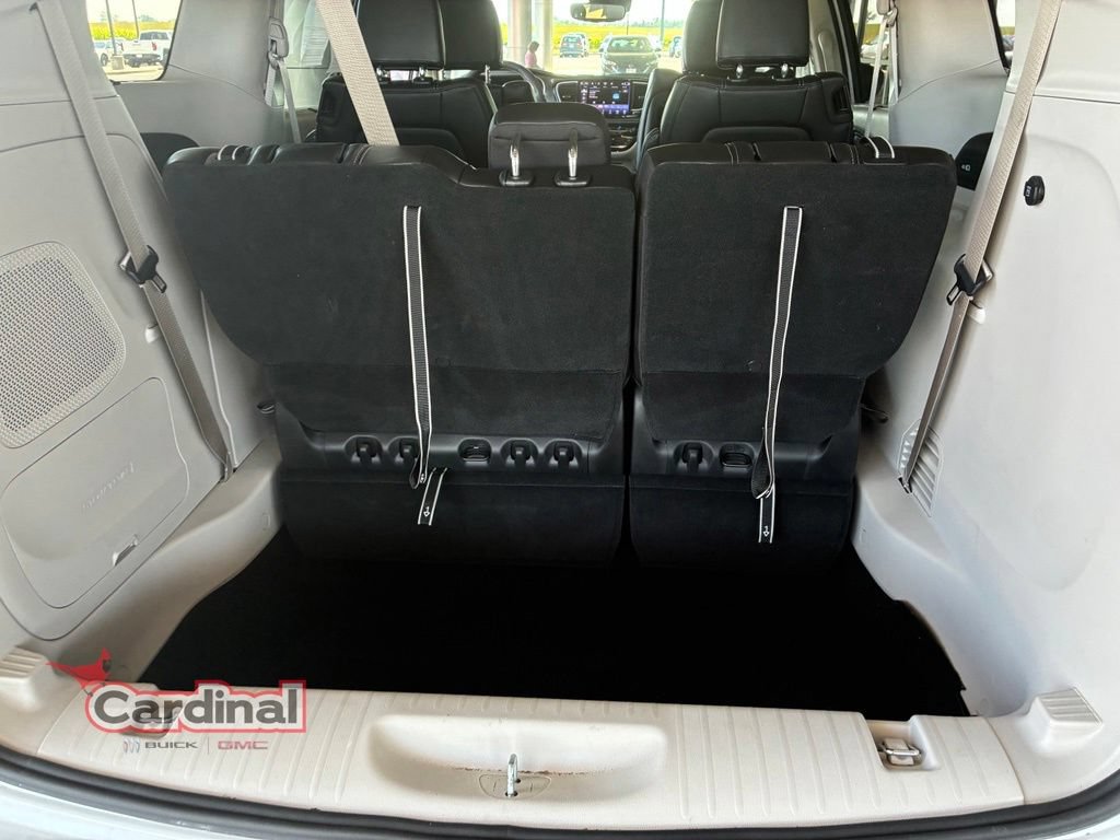 Used 2023 Chrysler Pacifica Touring-L w/ Uconnect Theater Family Group AWD/4WD image 16