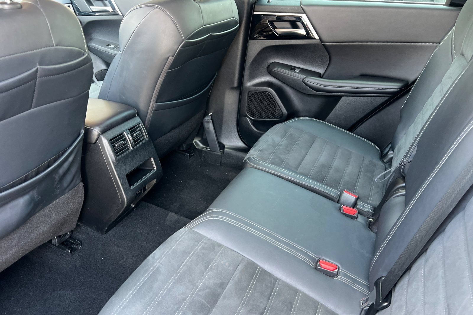 Used 2022 Mitsubishi Outlander SE FWD image 9