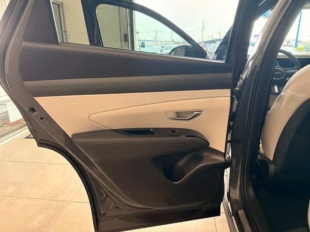 Used 2025 Hyundai Tucson Limited AWD/4WD image 16