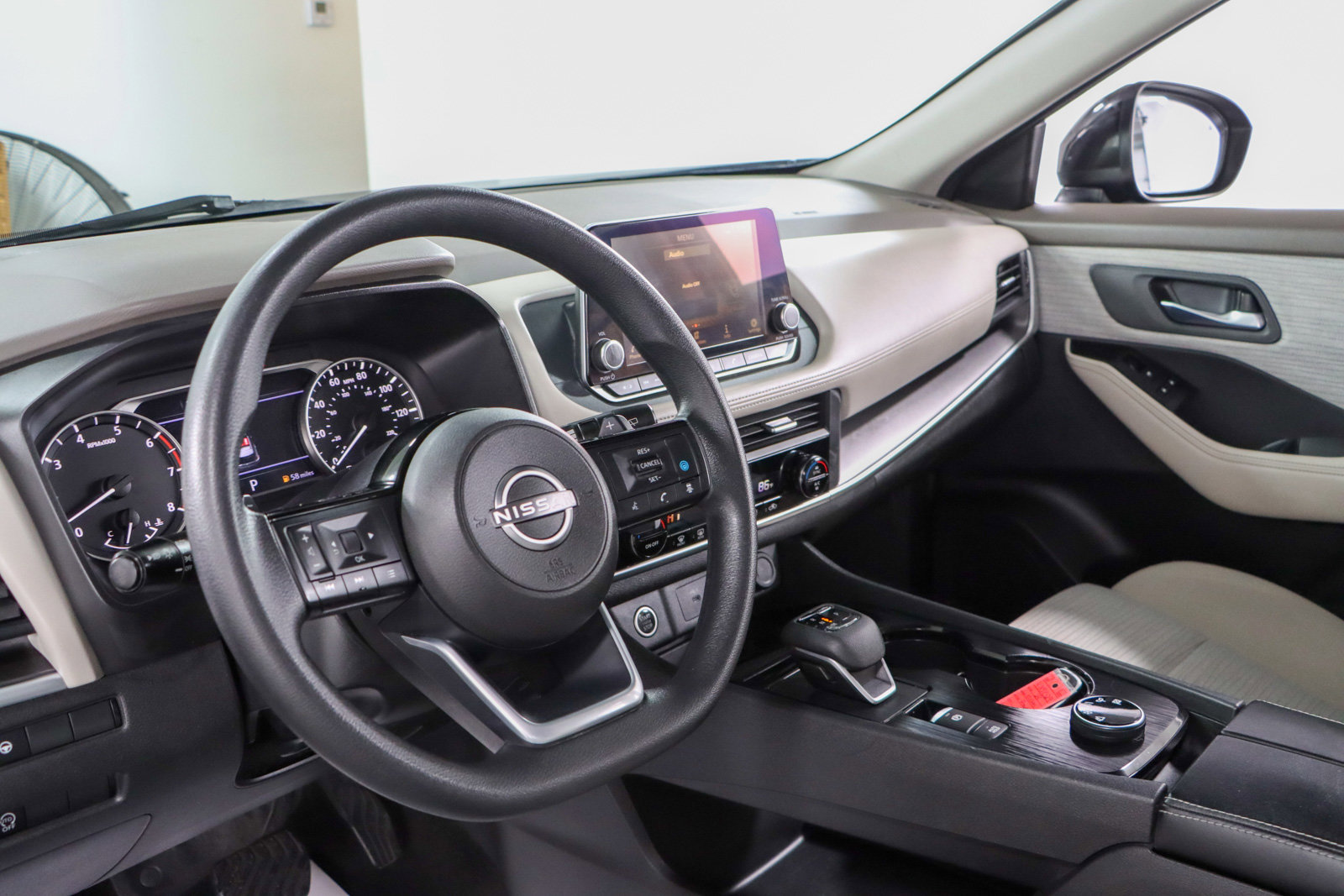 Used 2023 Nissan Rogue SV image 22