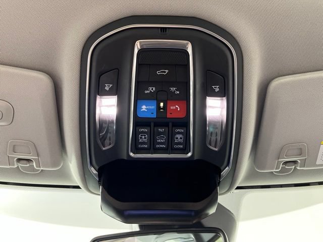 Used 2022 Jeep Grand Cherokee Limited AWD/4WD image 37