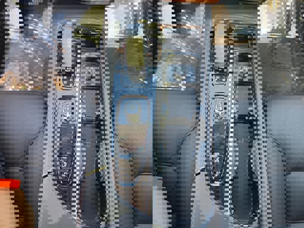 Used 2024 Volvo XC90 B5 Plus image 17