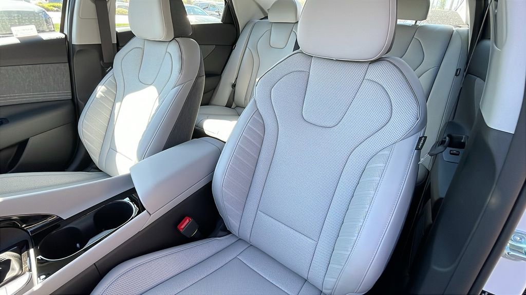 New 2025 Hyundai Elantra Limited image 15