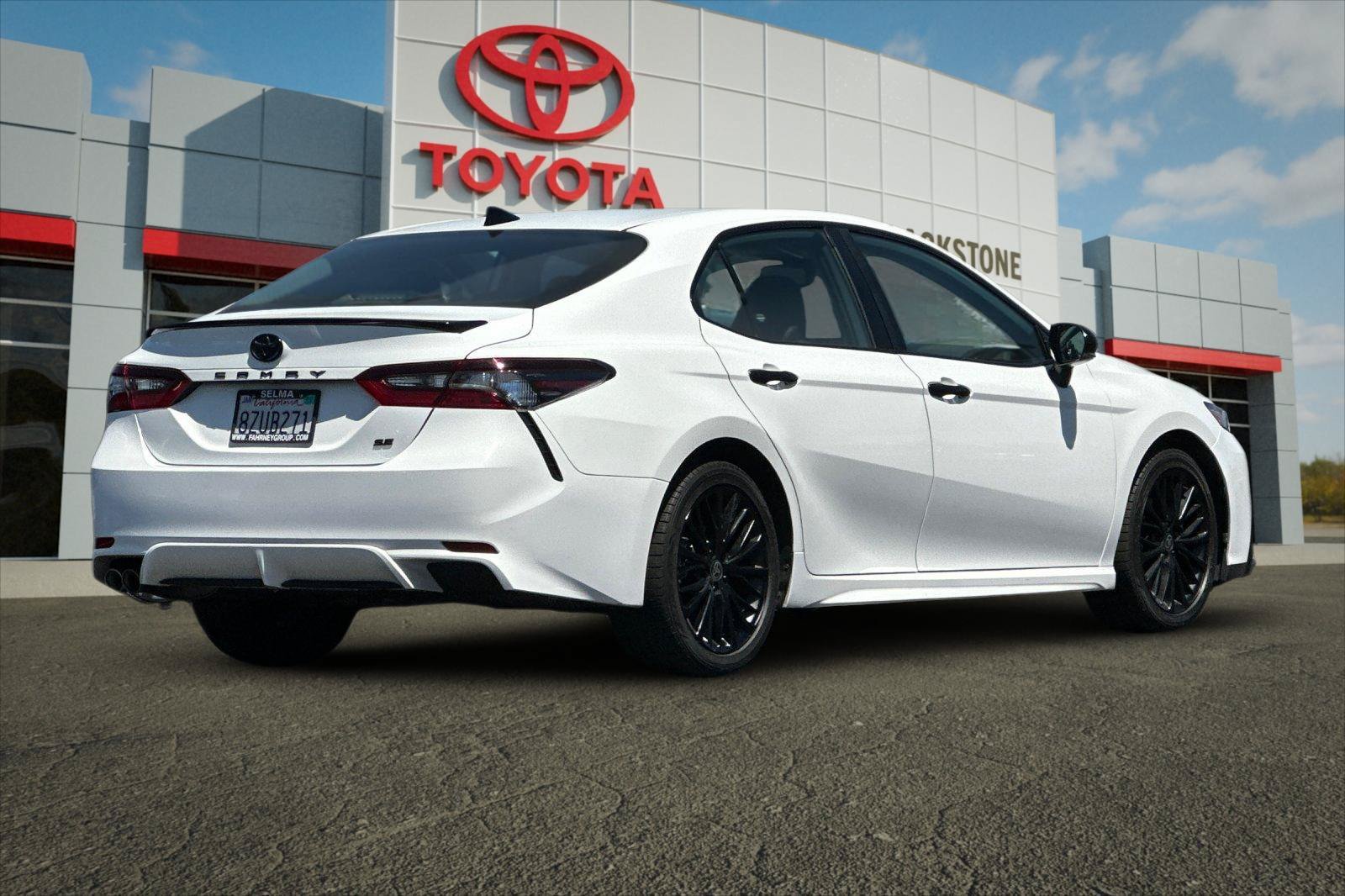 Certified 2022 Toyota Camry SE w/ Convenience Package FWD image 2
