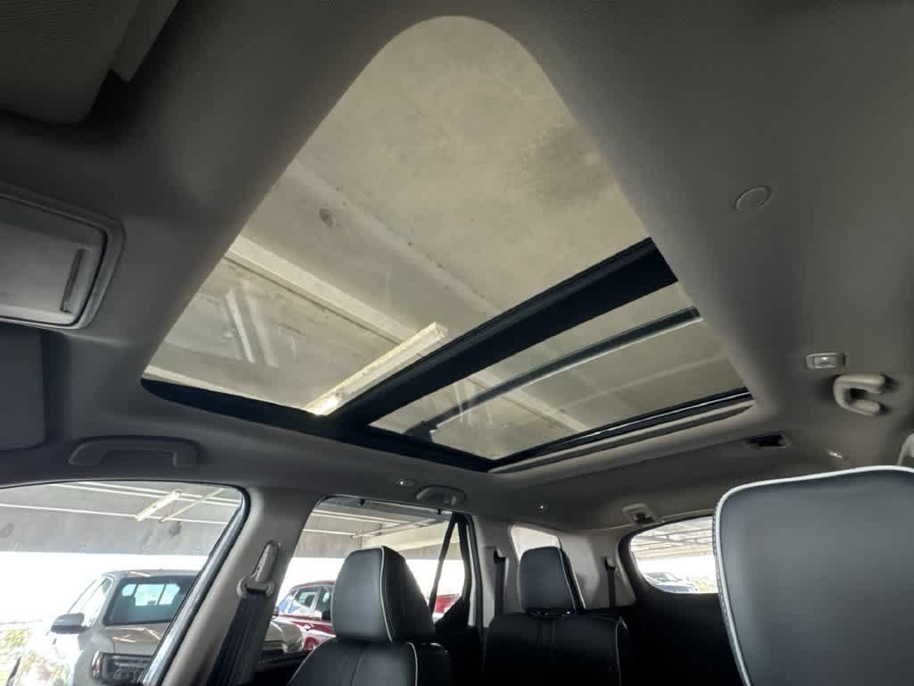 Used 2025 Honda Pilot Elite image 16