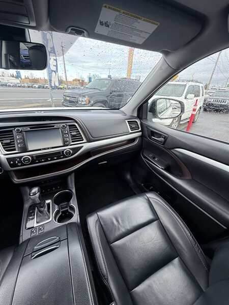 Used 2019 Toyota Highlander XLE AWD/4WD image 27