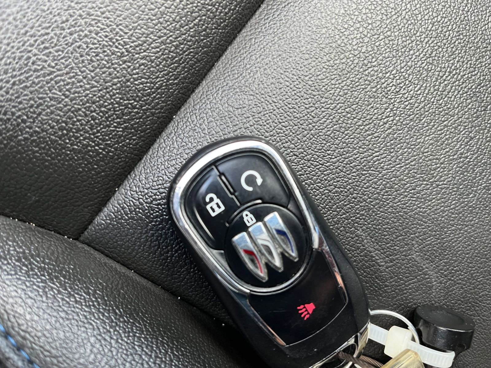 Used 2025 Buick Envista Sport Touring image 23