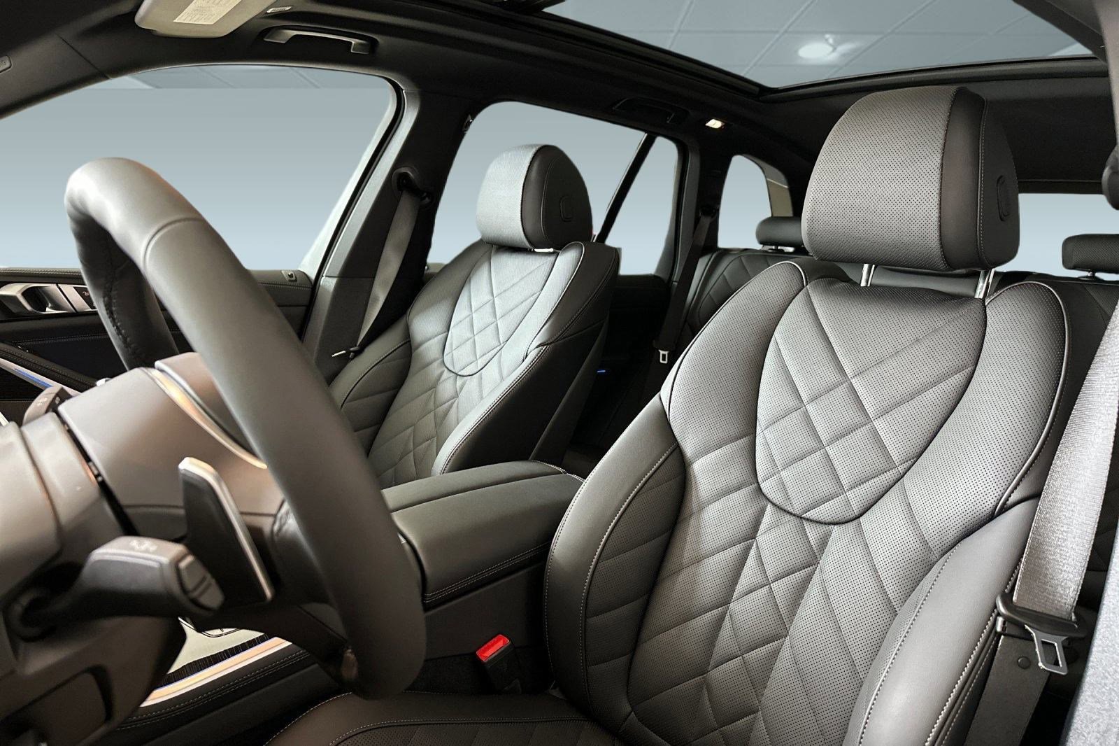 Used 2026 BMW X5 xDrive50e w/ M Sport Package AWD/4WD image 5