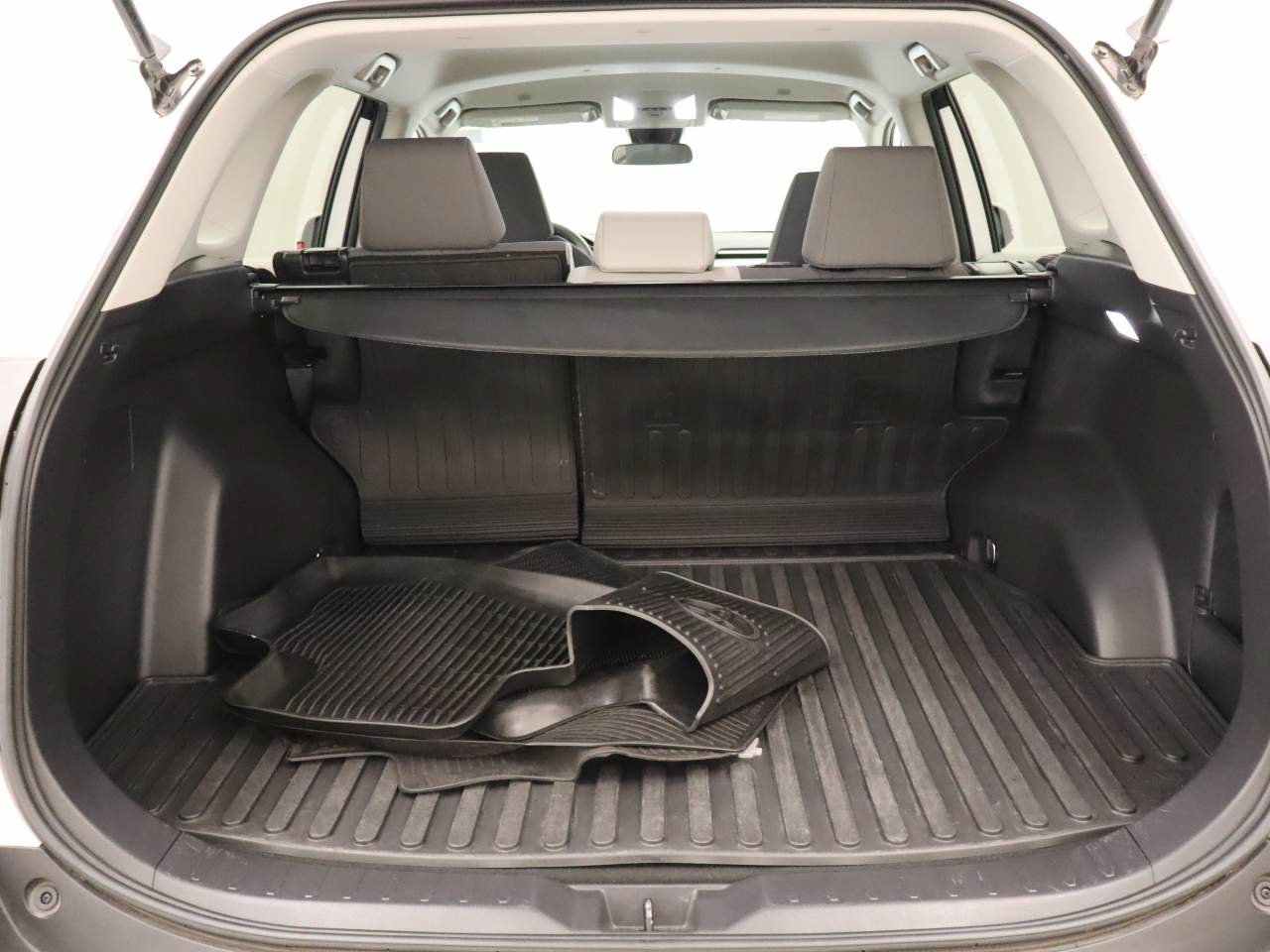 Used 2023 Toyota RAV4 XLE AWD/4WD image 18
