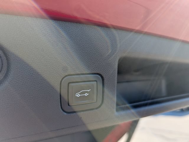 Used 2022 Chevrolet Equinox RS w/ RS Leather Package AWD/4WD image 9