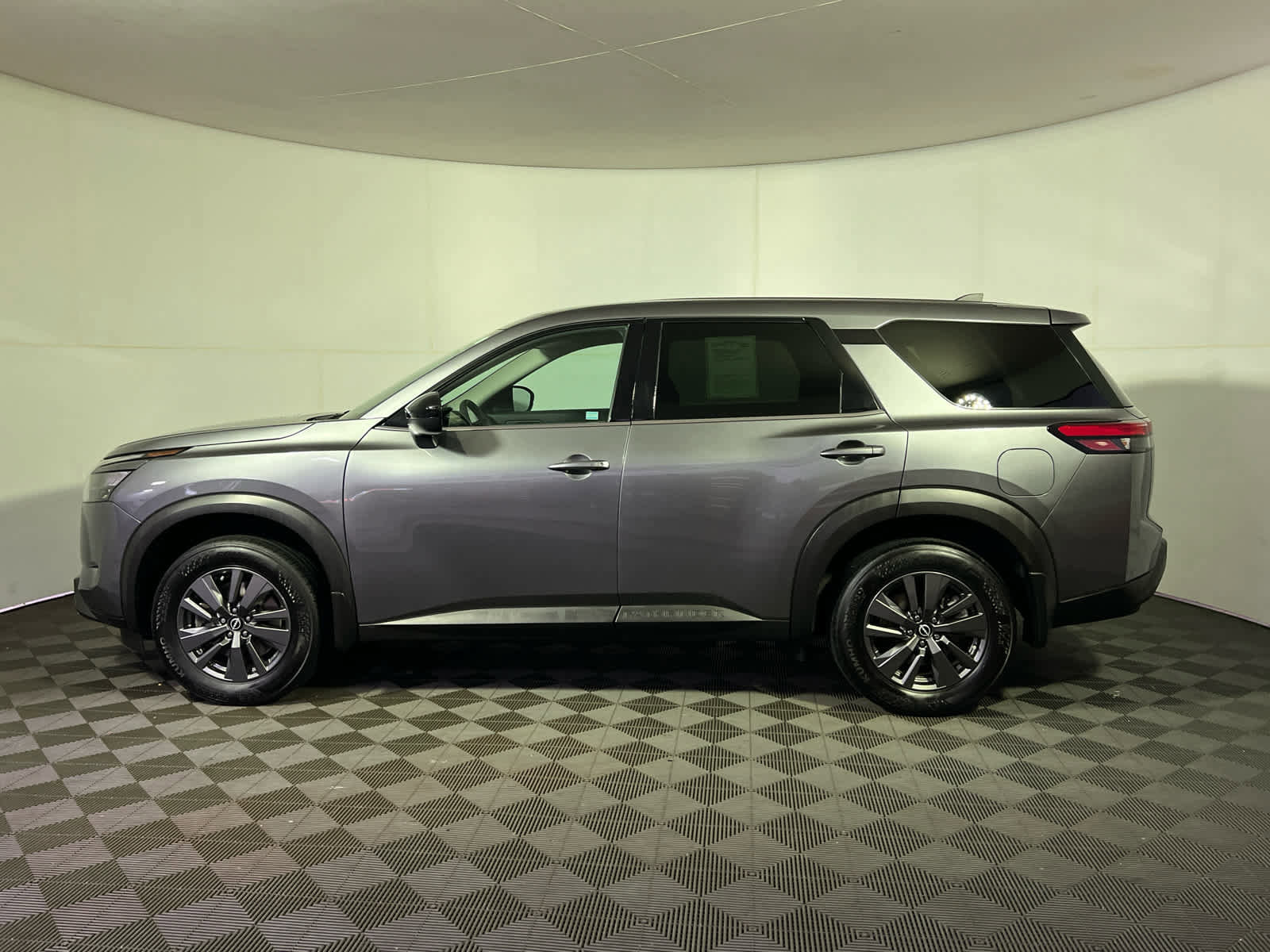 Used 2023 Nissan Pathfinder S image 4