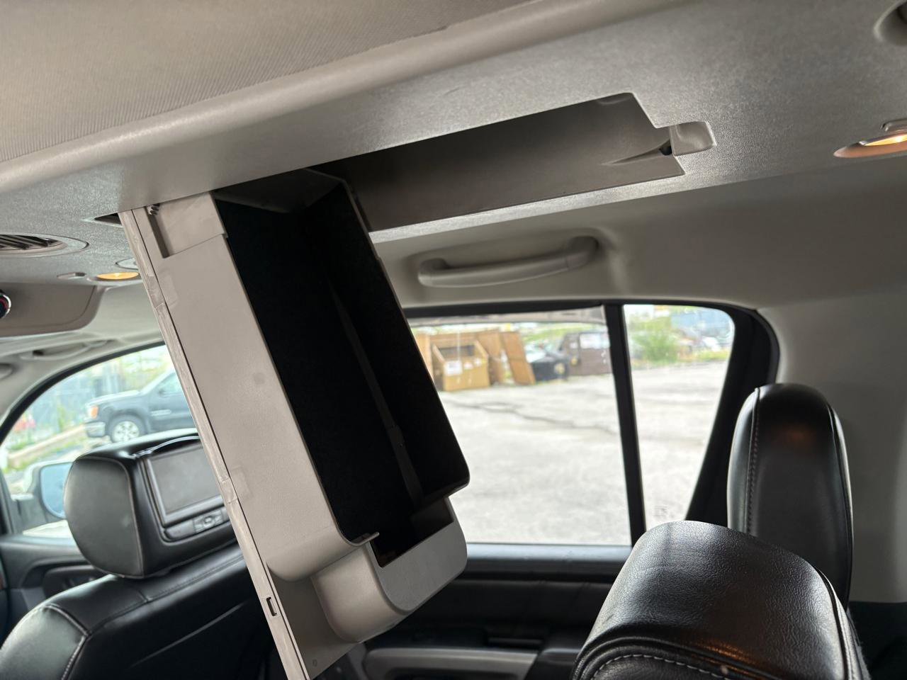 Used 2015 Nissan Armada Platinum RWD image 16