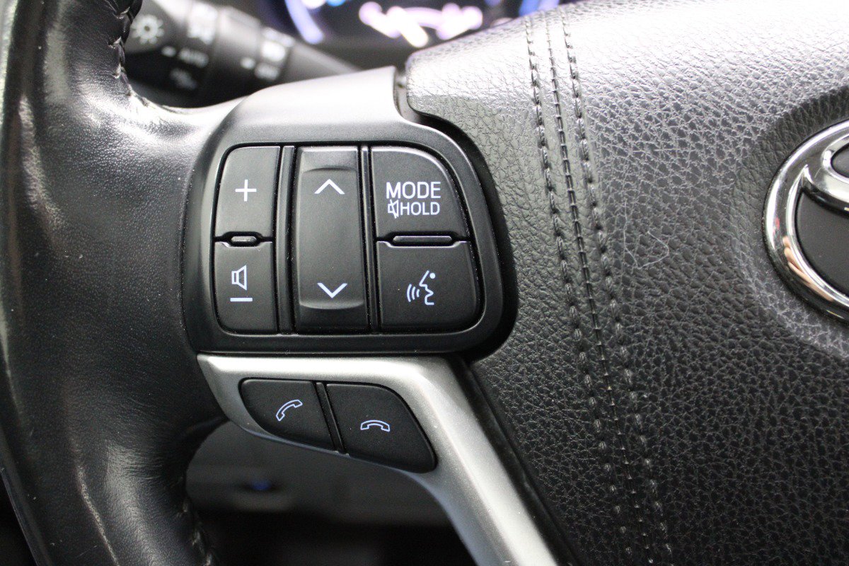 Used 2017 Toyota Highlander Limited Platinum AWD/4WD image 24