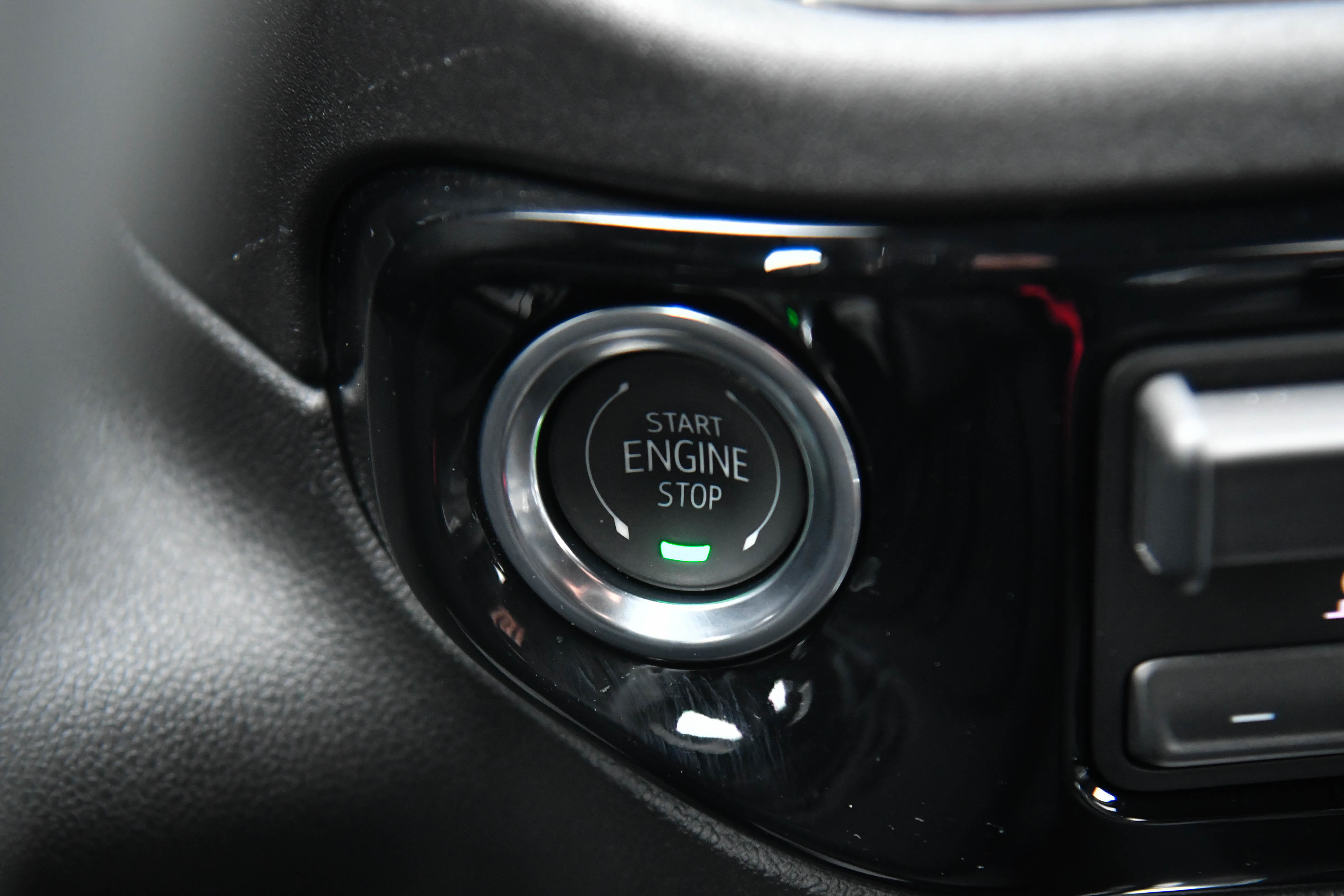 Used 2025 Chevrolet Silverado 1500 LTZ w/ Technology Package image 40