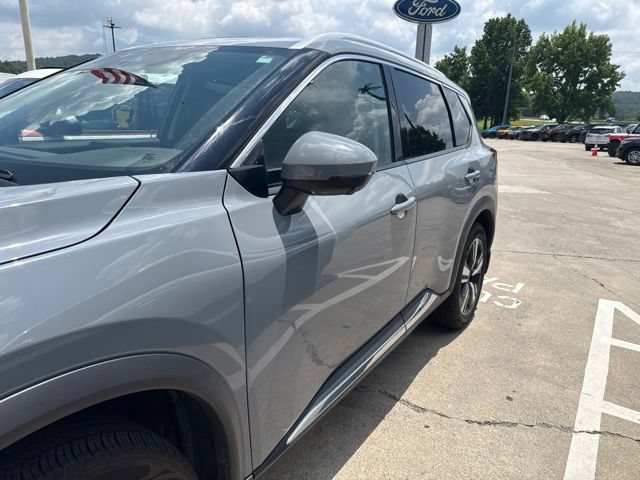 Used 2023 Nissan Rogue SL w/ SL Premium Package FWD image 4