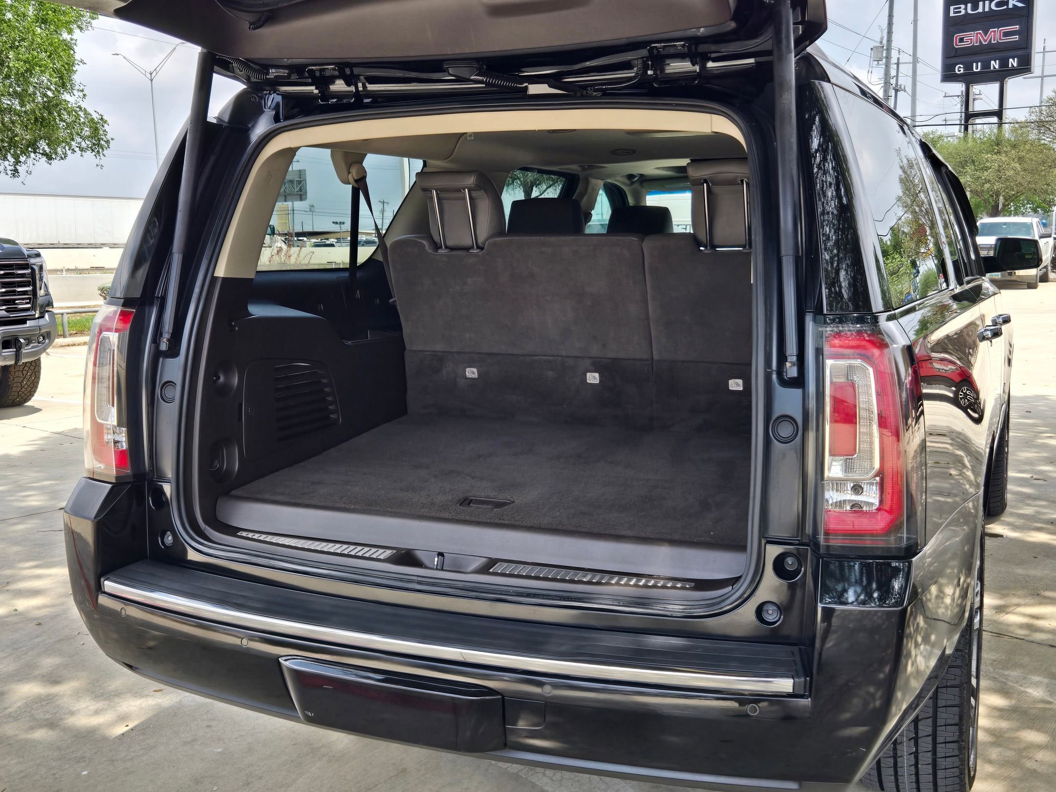 Used 2018 GMC Yukon XL Denali w/ Denali Ultimate Package AWD/4WD image 27