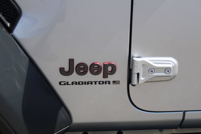 Used 2023 Jeep Gladiator Rubicon w/ Trailer Tow Package AWD/4WD image 8