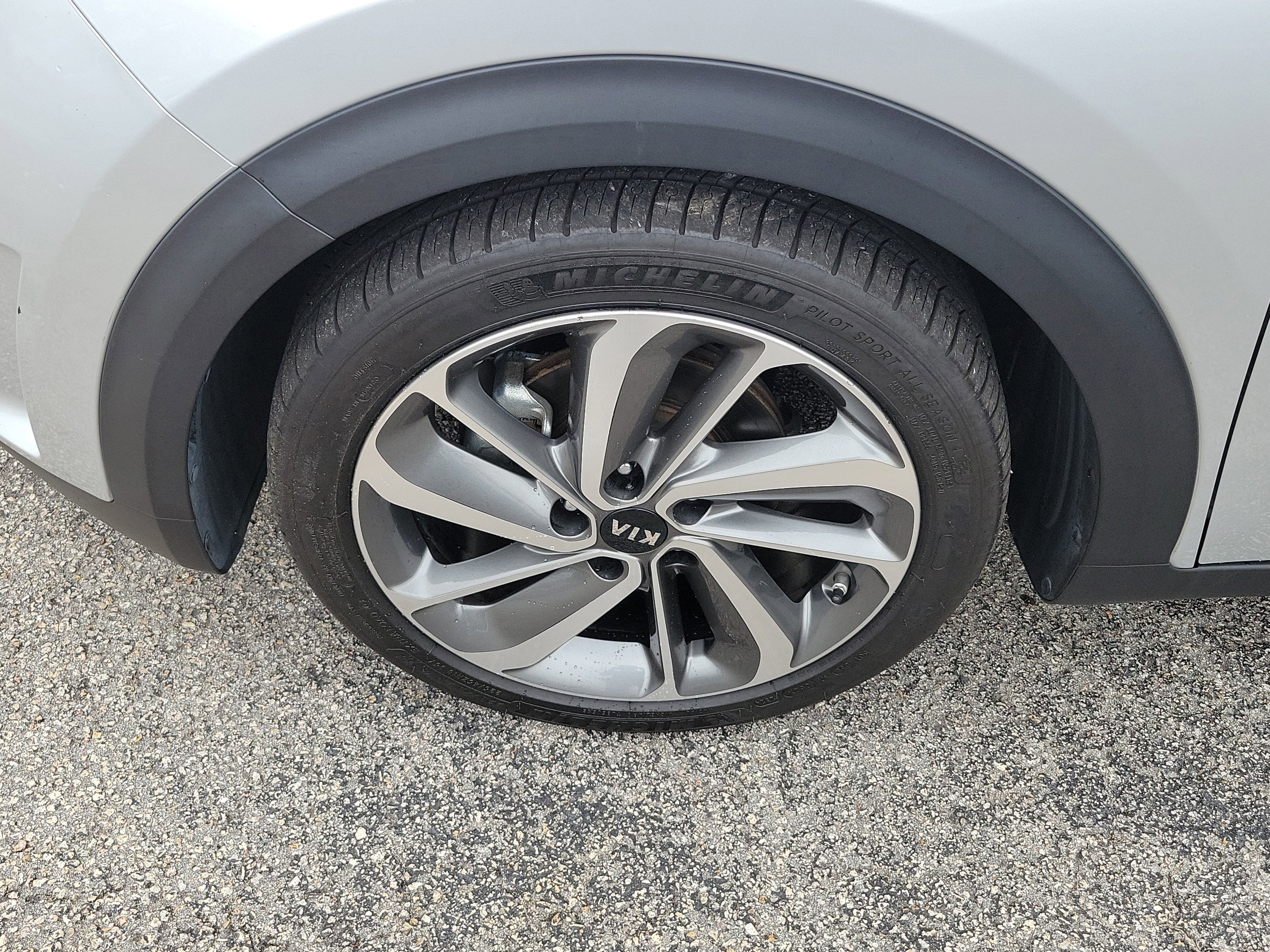 Used 2018 Kia Niro Touring FWD image 39