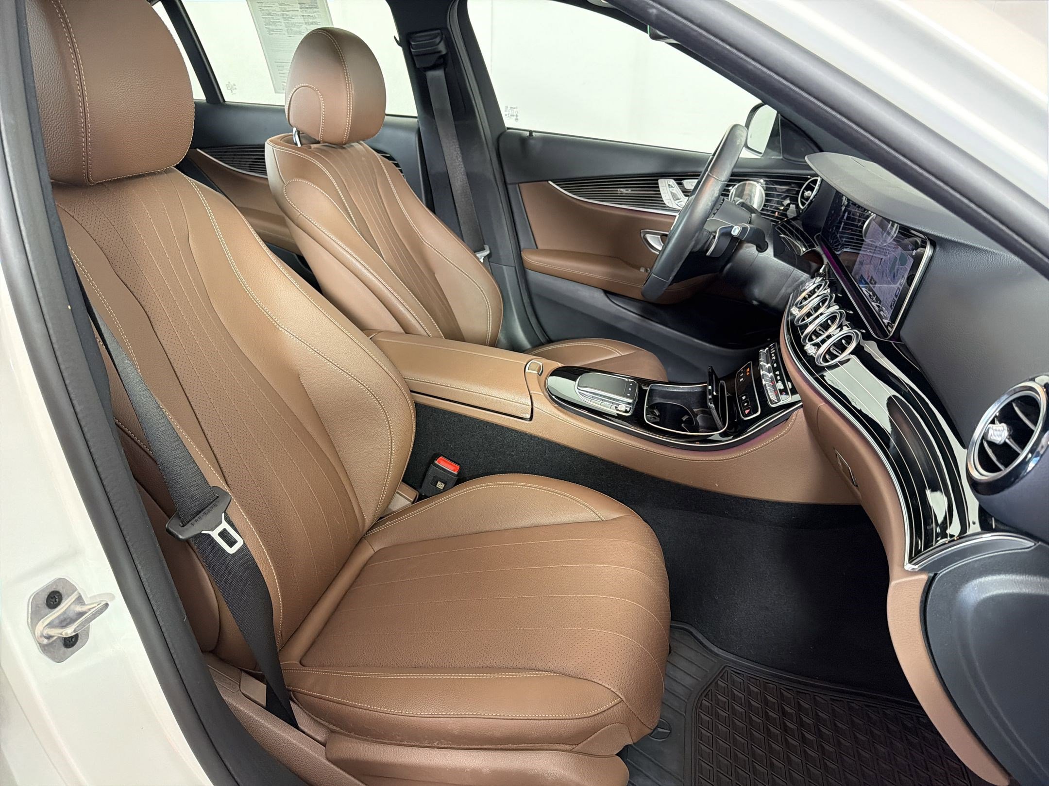 Used 2023 Mercedes-Benz E 350 4MATIC Sedan image 31