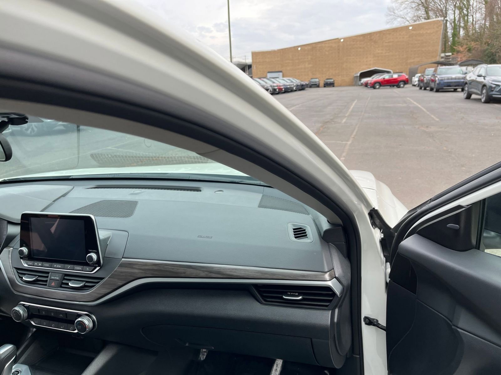 Used 2025 Nissan Altima 2.5 SV image 34