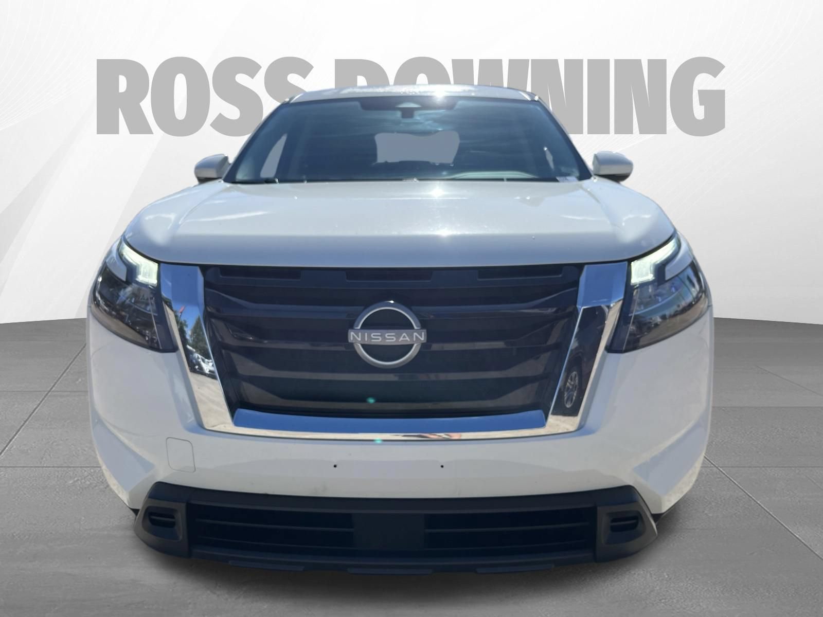 Used 2024 Nissan Pathfinder SV FWD image 2