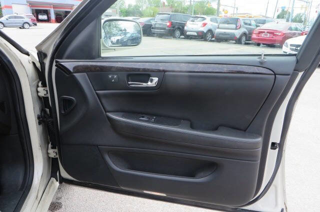 Used 2010 Cadillac DTS Luxury FWD image 10